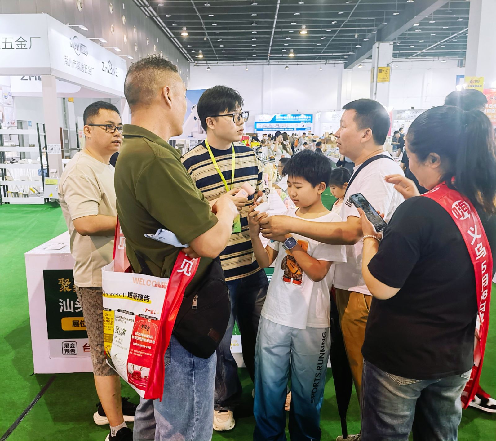 COTV全球直播-汕头市澄海区金牛工艺品厂专业研发生产：“”品初夏”、“PCX”品牌系列迷你小电扇、学生小电扇、高速大风力小电扇以及各种两季小家电等产品，欢迎大家光临！