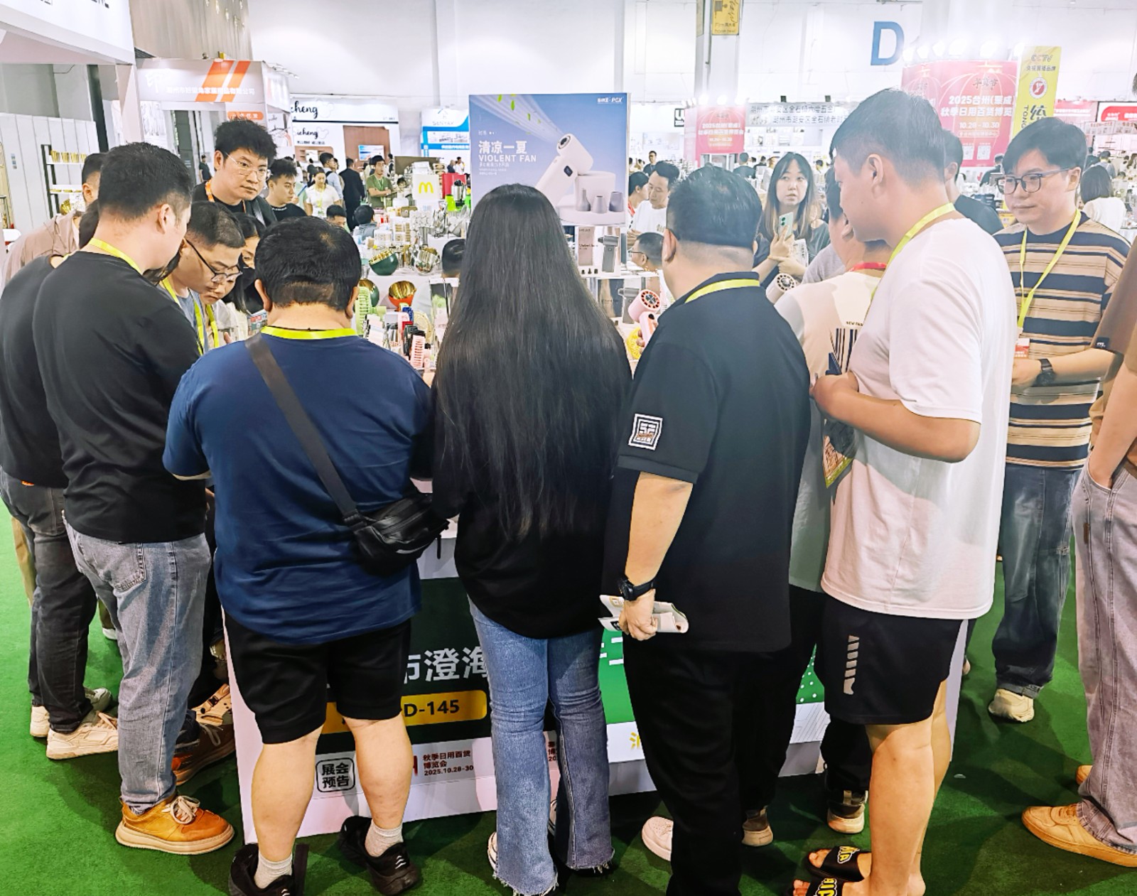 COTV全球直播-汕头市澄海区金牛工艺品厂专业研发生产：“”品初夏”、“PCX”品牌系列迷你小电扇、学生小电扇、高速大风力小电扇以及各种两季小家电等产品，欢迎大家光临！