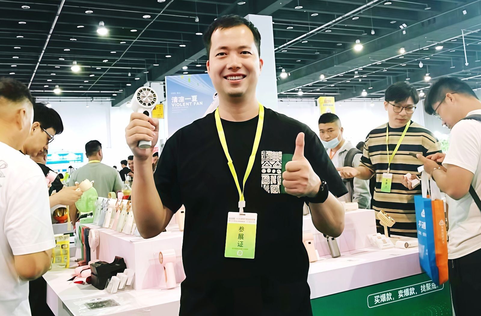 COTV全球直播-汕头市澄海区金牛工艺品厂专业研发生产：“”品初夏”、“PCX”品牌系列迷你小电扇、学生小电扇、高速大风力小电扇以及各种两季小家电等产品，欢迎大家光临！