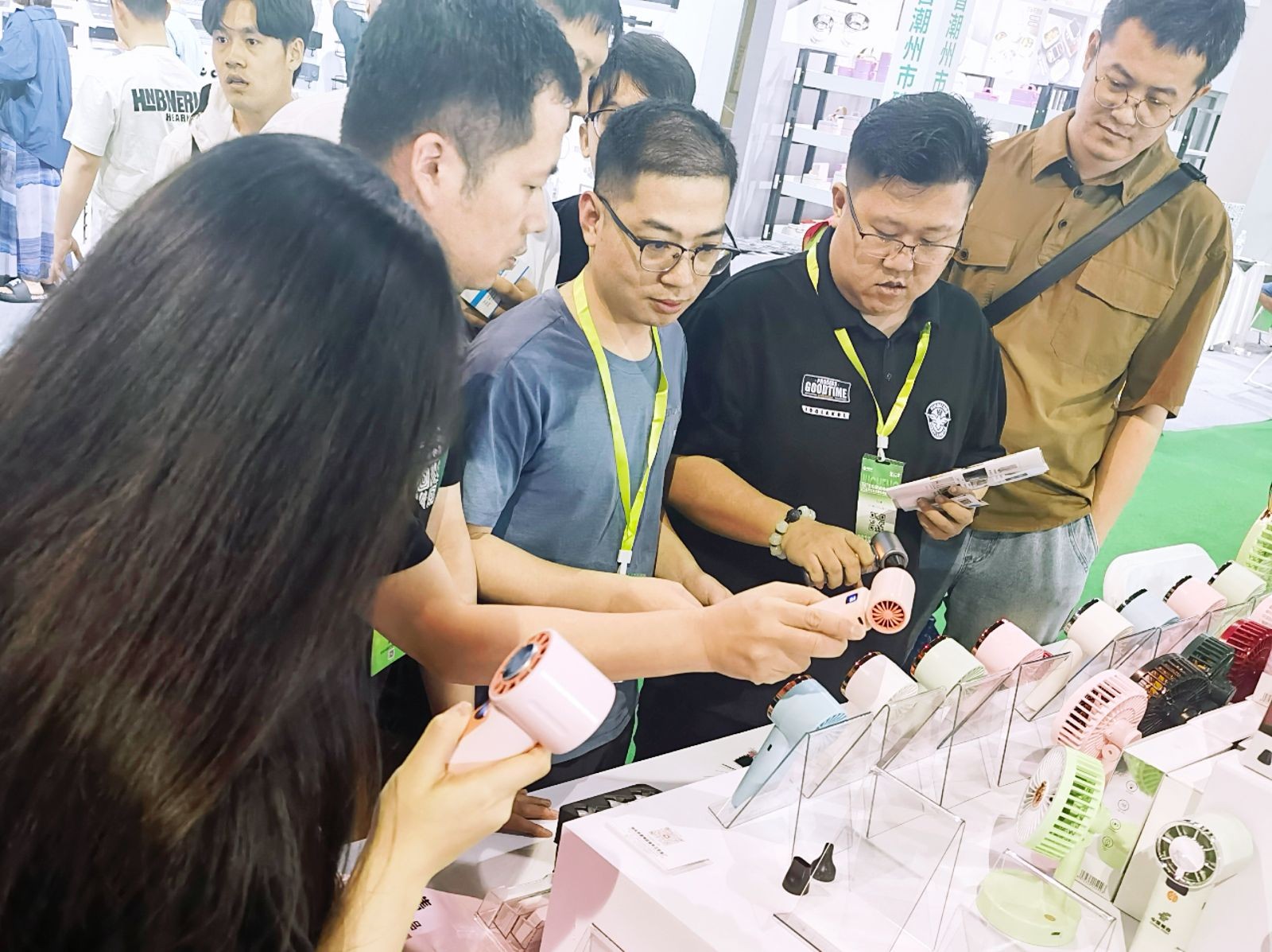 COTV全球直播-汕头市澄海区金牛工艺品厂专业研发生产：“”品初夏”、“PCX”品牌系列迷你小电扇、学生小电扇、高速大风力小电扇以及各种两季小家电等产品，欢迎大家光临！