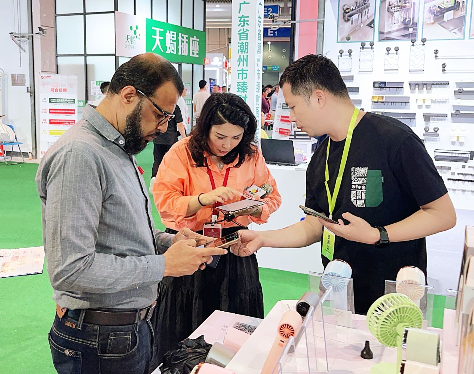 COTV全球直播-汕头市澄海区金牛工艺品厂专业研发生产：“”品初夏”、“PCX”品牌系列迷你小电扇、学生小电扇、高速大风力小电扇以及各种两季小家电等产品，欢迎大家光临！