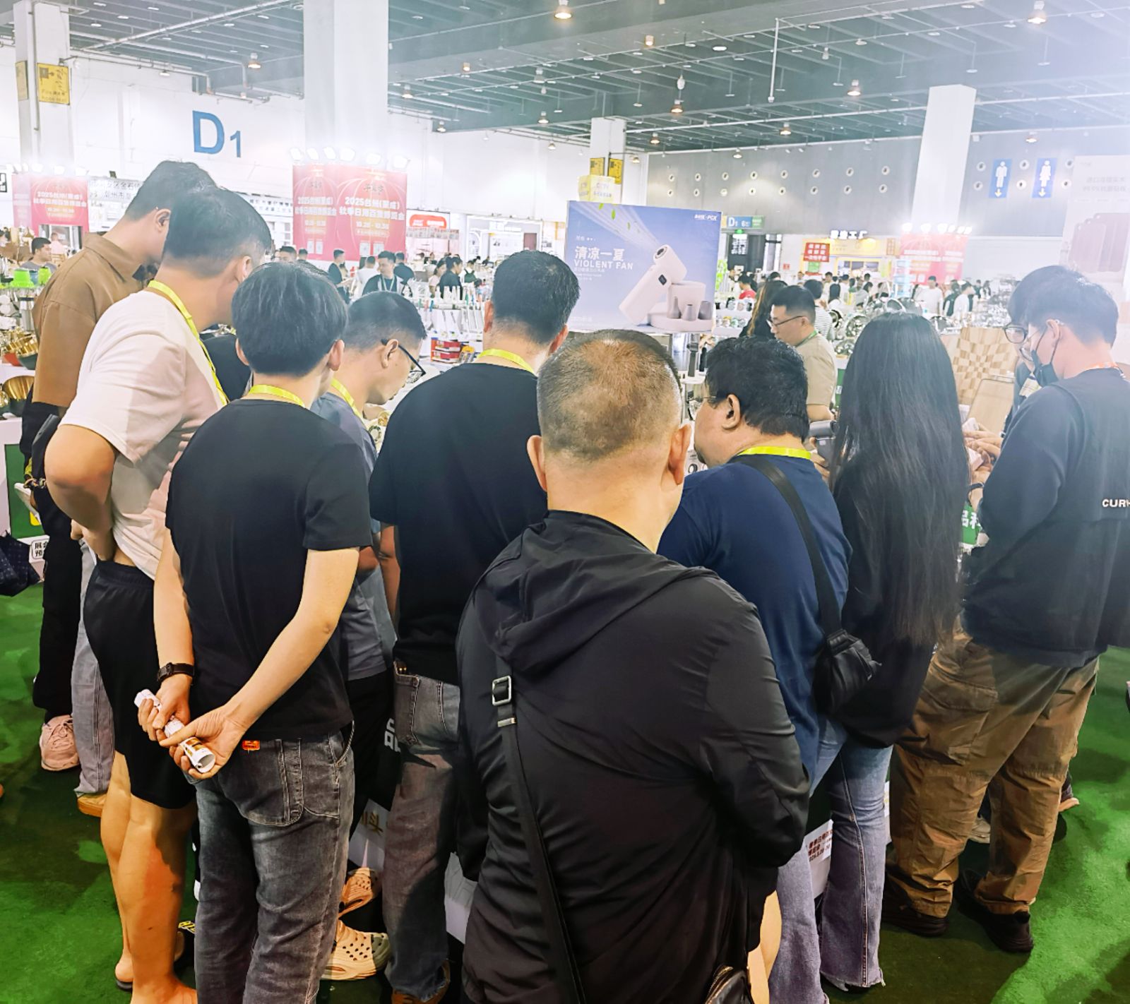 COTV全球直播-汕头市澄海区金牛工艺品厂专业研发生产：“”品初夏”、“PCX”品牌系列迷你小电扇、学生小电扇、高速大风力小电扇以及各种两季小家电等产品，欢迎大家光临！