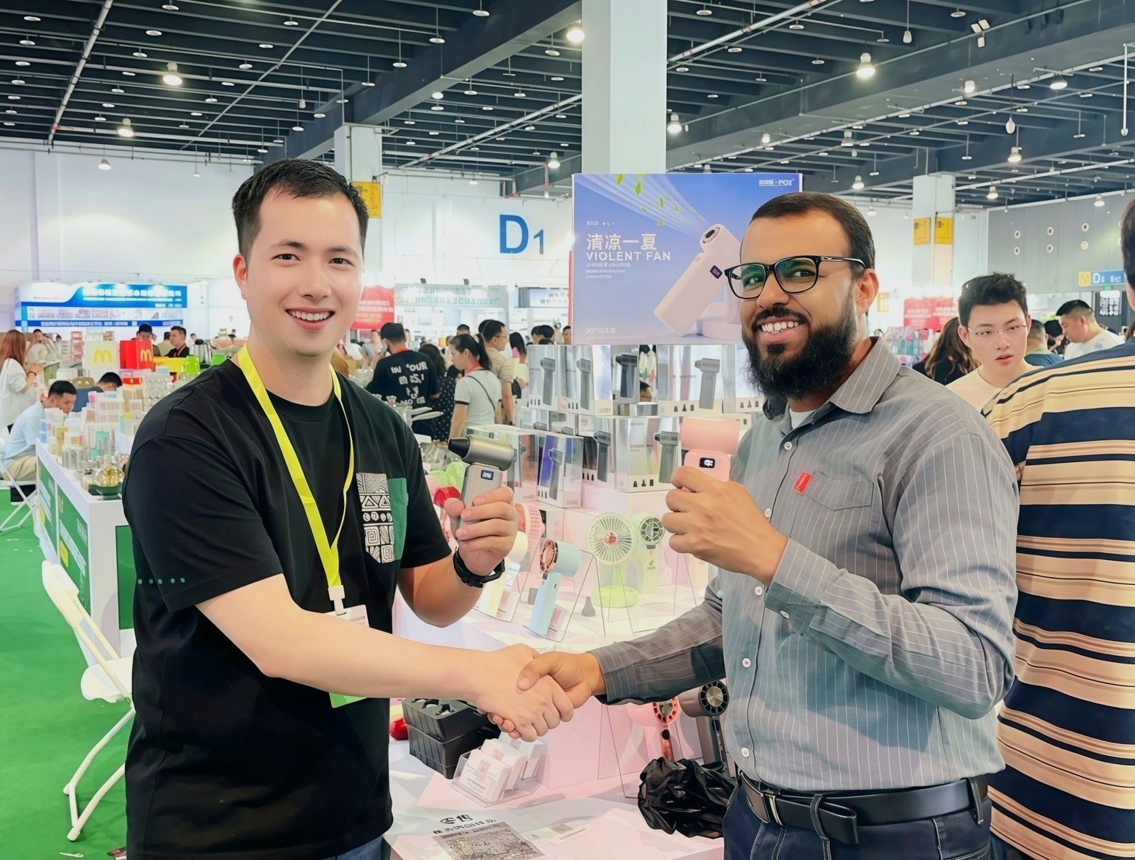 COTV全球直播-汕头市澄海区金牛工艺品厂专业研发生产：“”品初夏”、“PCX”品牌系列迷你小电扇、学生小电扇、高速大风力小电扇以及各种两季小家电等产品，欢迎大家光临！