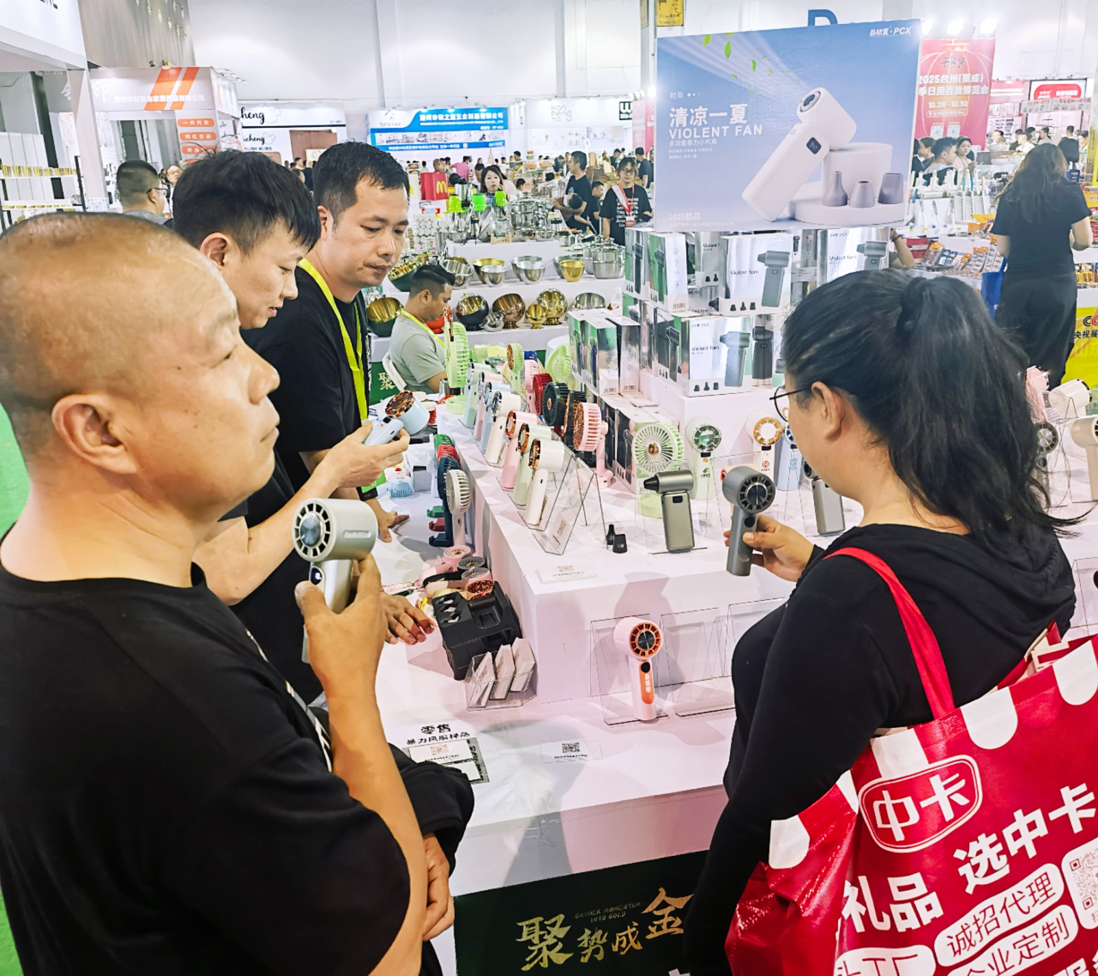 COTV全球直播-汕头市澄海区金牛工艺品厂专业研发生产：“”品初夏”、“PCX”品牌系列迷你小电扇、学生小电扇、高速大风力小电扇以及各种两季小家电等产品，欢迎大家光临！