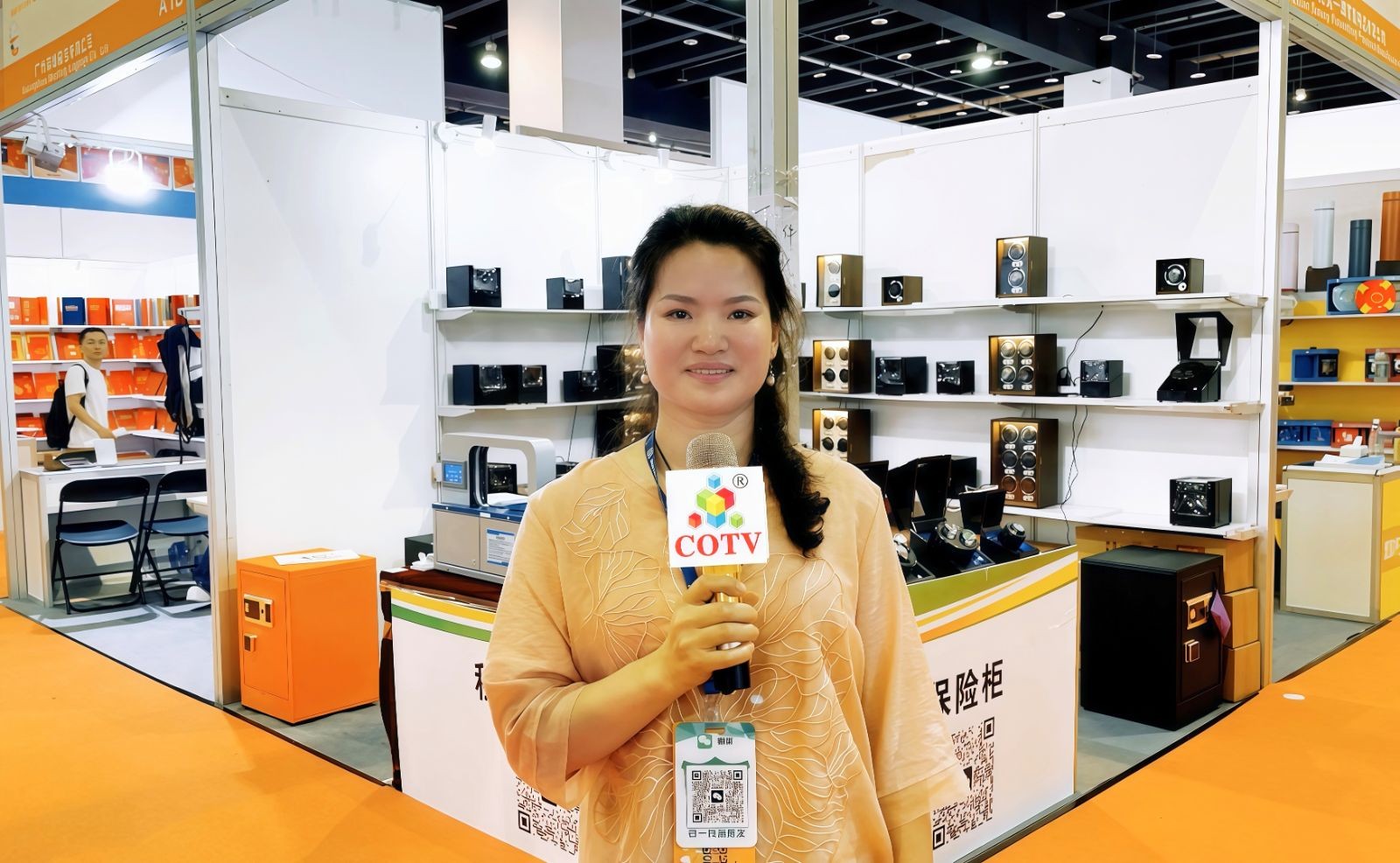 COTV全球直播-平阳县臻格电子商务商行专业生产经营销售：高端摇表器，摇表保险柜等奢华产品；设计时尚、奢华大气，欢迎大家光临！