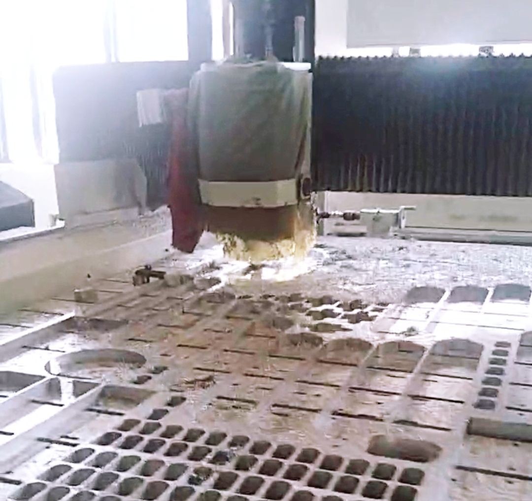 COTV全球直播-温州玉青梯业有限公司专业设计生产：高档铜楼梯、铝合金楼梯、以及各种金属材.装饰栏杆、护栏等产品，欢迎大家光临！