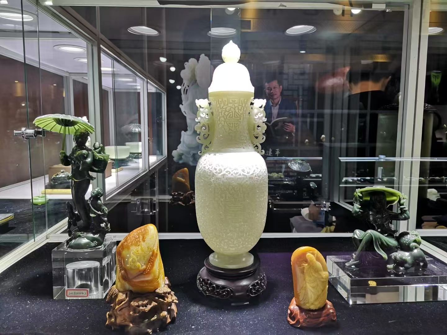 COTV全球直播-苏州市华脉艺韵工艺品有限公司、苏州市吴中区光福林建平玉雕工作室专业从事设计雕刻各种稀有玉类饰品及摆件的工艺雕刻，取材稀有，创作精典，现货品鉴，欢迎大家光临！