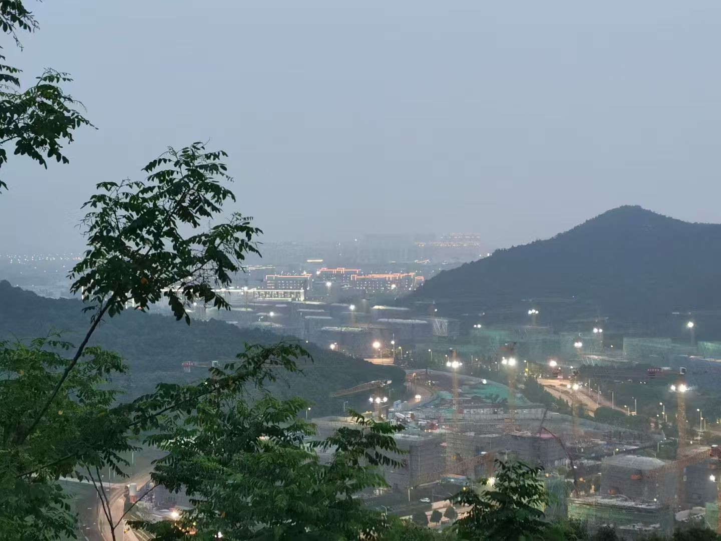 COTV全球直播-苏州市华脉艺韵工艺品有限公司、苏州市吴中区光福林建平玉雕工作室专业从事设计雕刻各种稀有玉类饰品及摆件的工艺雕刻，取材稀有，创作精典，现货品鉴，欢迎大家光临！