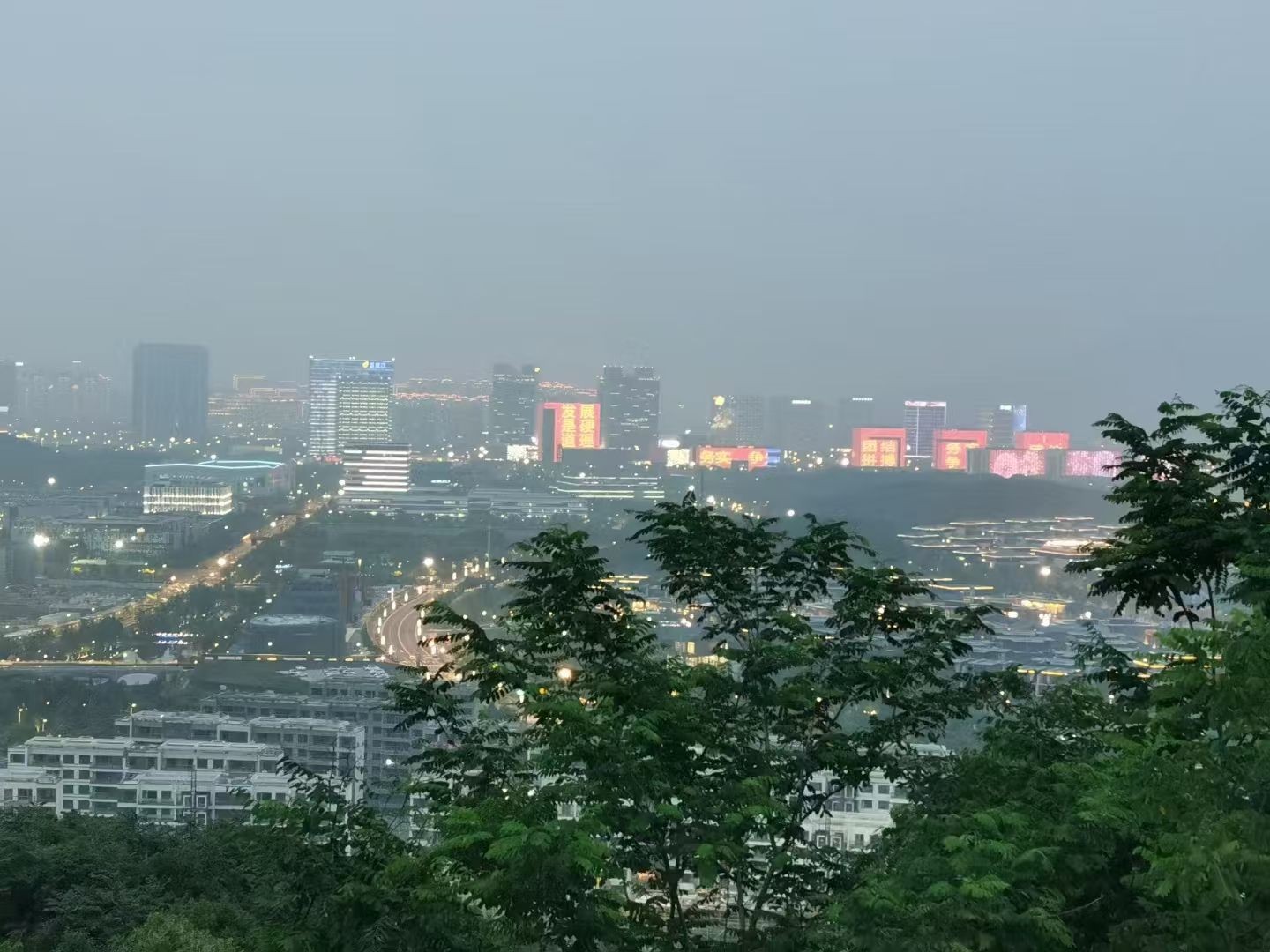 COTV全球直播-苏州市华脉艺韵工艺品有限公司、苏州市吴中区光福林建平玉雕工作室专业从事设计雕刻各种稀有玉类饰品及摆件的工艺雕刻，取材稀有，创作精典，现货品鉴，欢迎大家光临！