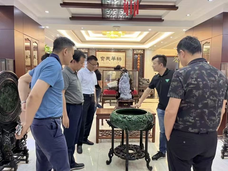 COTV全球直播-苏州市华脉艺韵工艺品有限公司、苏州市吴中区光福林建平玉雕工作室专业从事设计雕刻各种稀有玉类饰品及摆件的工艺雕刻，取材稀有，创作精典，现货品鉴，欢迎大家光临！