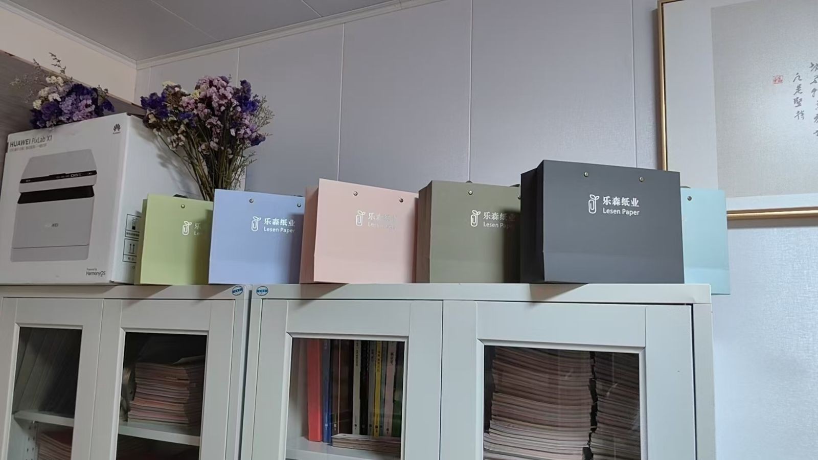 COTV全球直播-乐森纸业（武汉）有限公司专业生产：艺术纸、礼品纸、文件夹收纳类用纸、文创类办公用纸、各种装饰用纸，各类纸成品及科技新材料产品，欢迎大家光临！