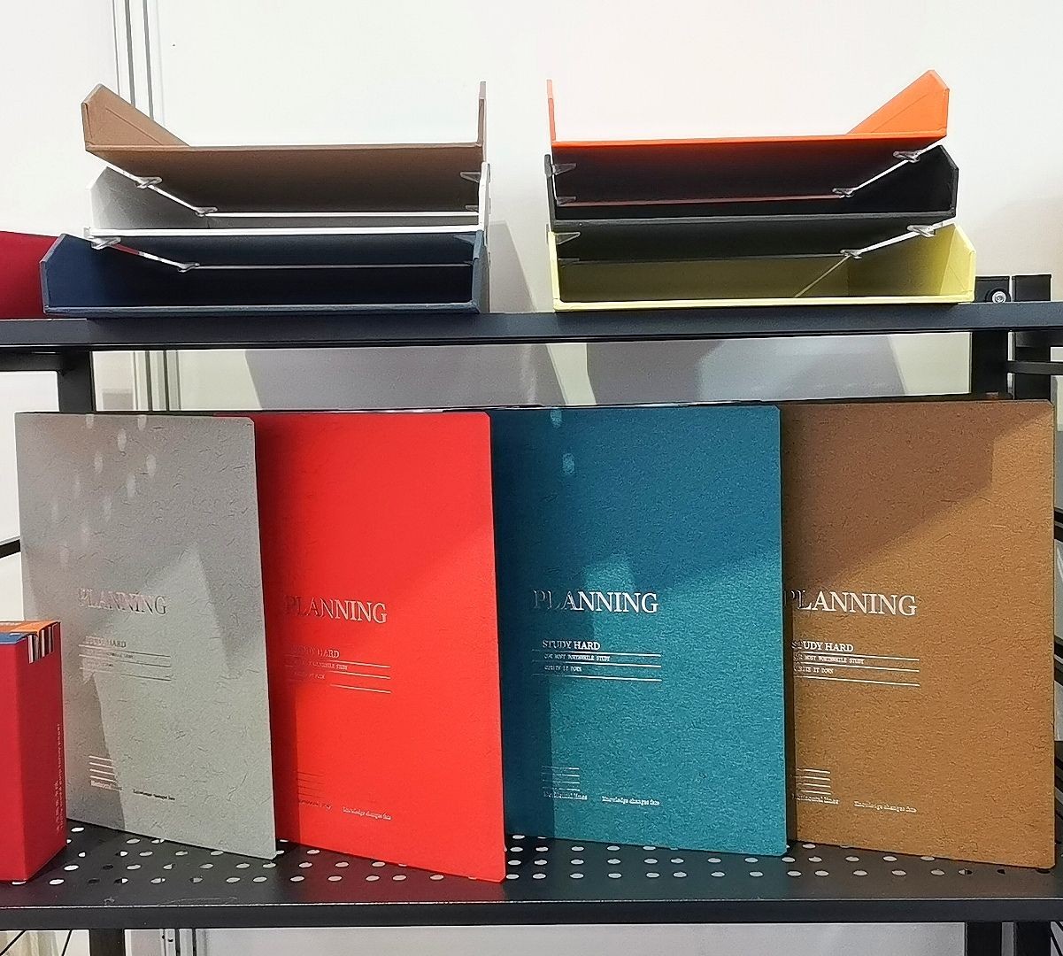COTV全球直播-乐森纸业（武汉）有限公司专业生产：艺术纸、礼品纸、文件夹收纳类用纸、文创类办公用纸、各种装饰用纸，各类纸成品及科技新材料产品，欢迎大家光临！