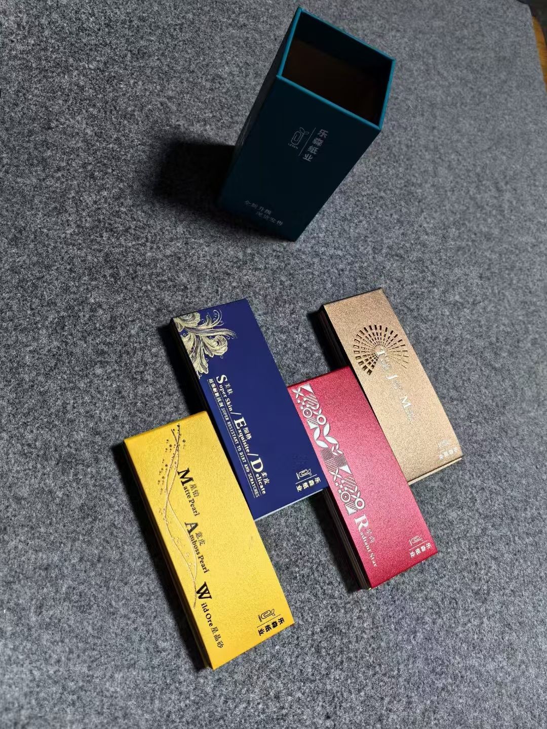COTV全球直播-乐森纸业（武汉）有限公司专业生产：艺术纸、礼品纸、文件夹收纳类用纸、文创类办公用纸、各种装饰用纸，各类纸成品及科技新材料产品，欢迎大家光临！