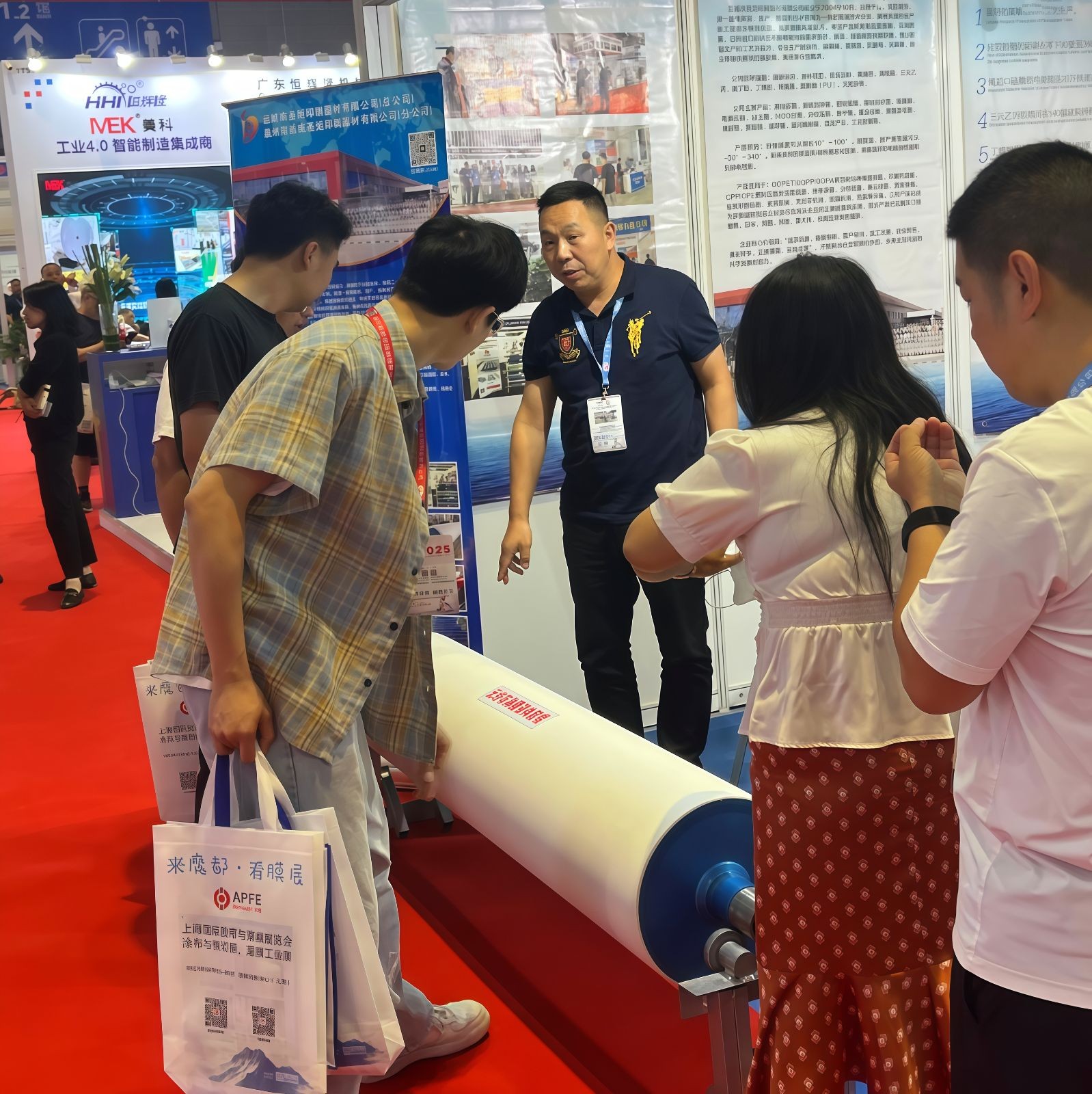 COTV全球直播-运城市圣炬印刷器材有限公司、泉州圣炬印刷器材有限公司专业生产：各种新型优质胶辊及胶辊用耐用剂、耐酸碱、耐高温、抗静电、抗撕裂、除尘等材料及特殊橡胶辊产品，欢迎大家光临！