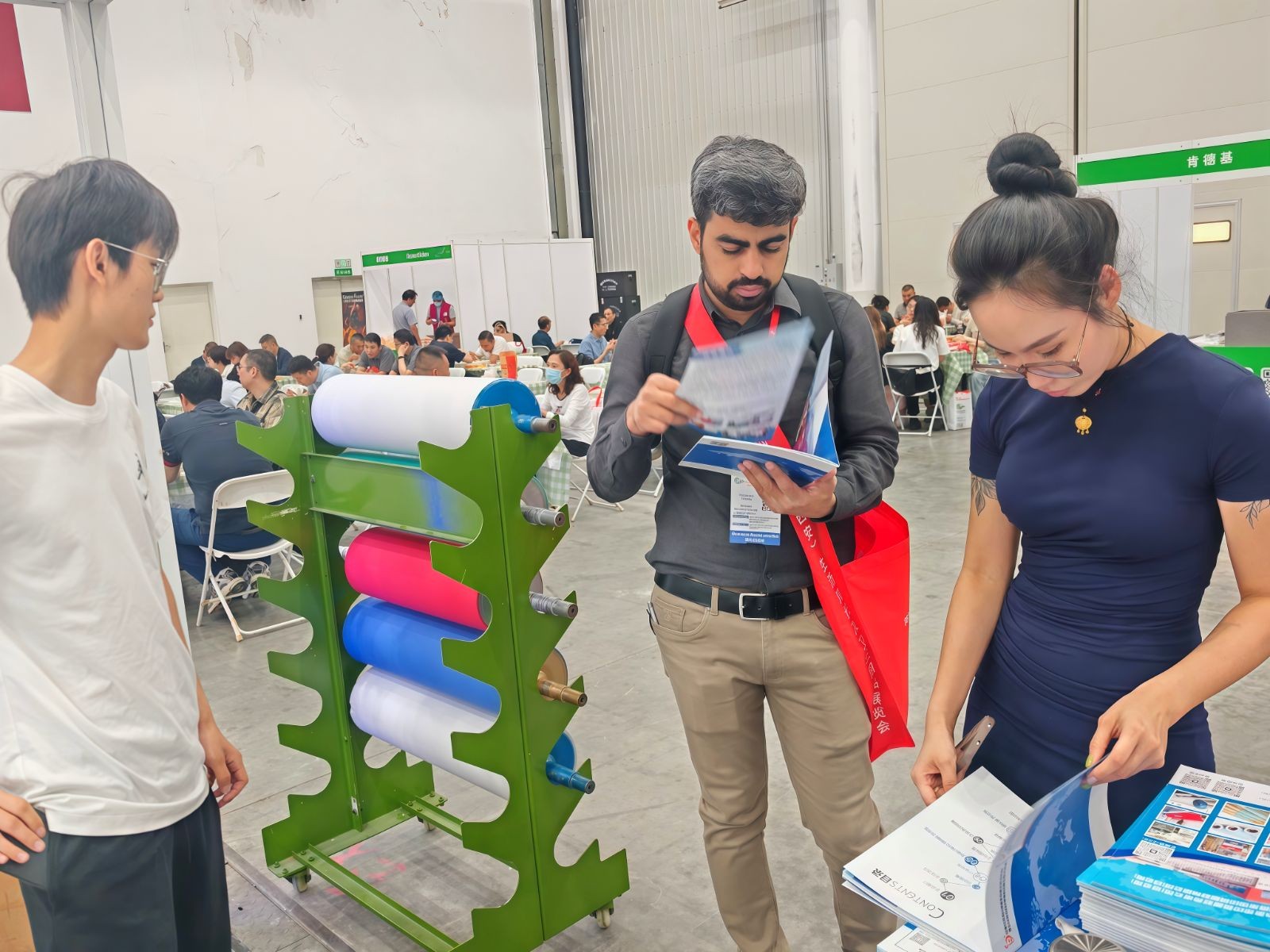 COTV全球直播-运城市圣炬印刷器材有限公司、泉州圣炬印刷器材有限公司专业生产：各种新型优质胶辊及胶辊用耐用剂、耐酸碱、耐高温、抗静电、抗撕裂、除尘等材料及特殊橡胶辊产品，欢迎大家光临！