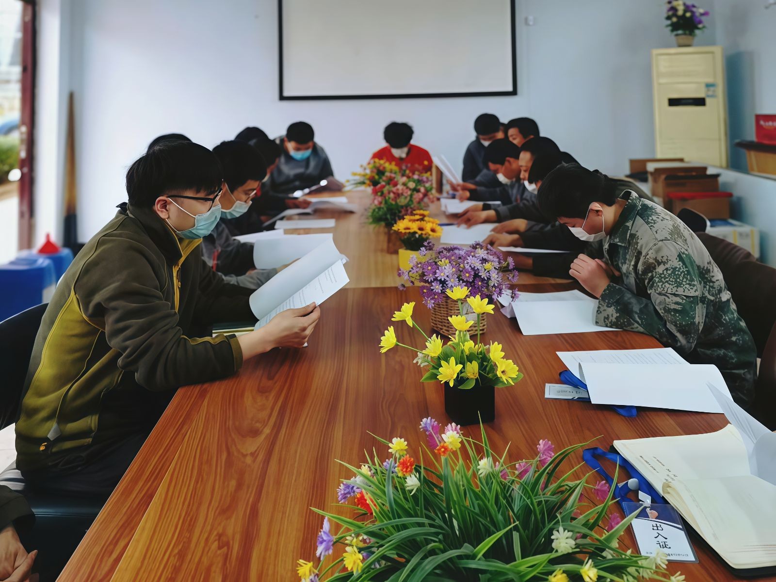 COTV全球直播-运城市圣炬印刷器材有限公司、泉州圣炬印刷器材有限公司专业生产：各种新型优质胶辊及胶辊用耐用剂、耐酸碱、耐高温、抗静电、抗撕裂、除尘等材料及特殊橡胶辊产品，欢迎大家光临！