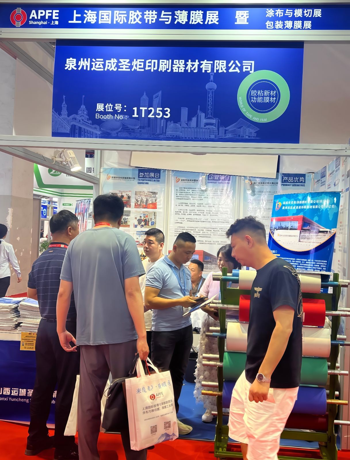 COTV全球直播-运城市圣炬印刷器材有限公司、泉州圣炬印刷器材有限公司专业生产：各种新型优质胶辊及胶辊用耐用剂、耐酸碱、耐高温、抗静电、抗撕裂、除尘等材料及特殊橡胶辊产品，欢迎大家光临！