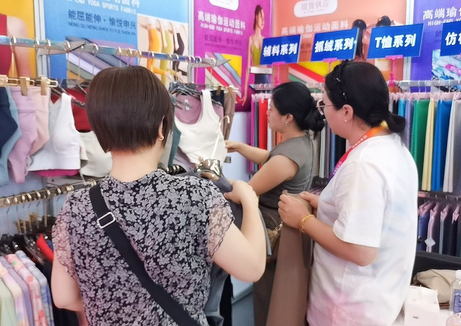 COTV全球直播-海宁市申兴纺织品有限公司专业开发生产：锦纶66系列、莱卡系列、裸感系列、罗纹系列、防晒系列、仿棉系列、T恤系列、抓绒系列以及各种辅料系列等纺织产品，欢迎大家光临！