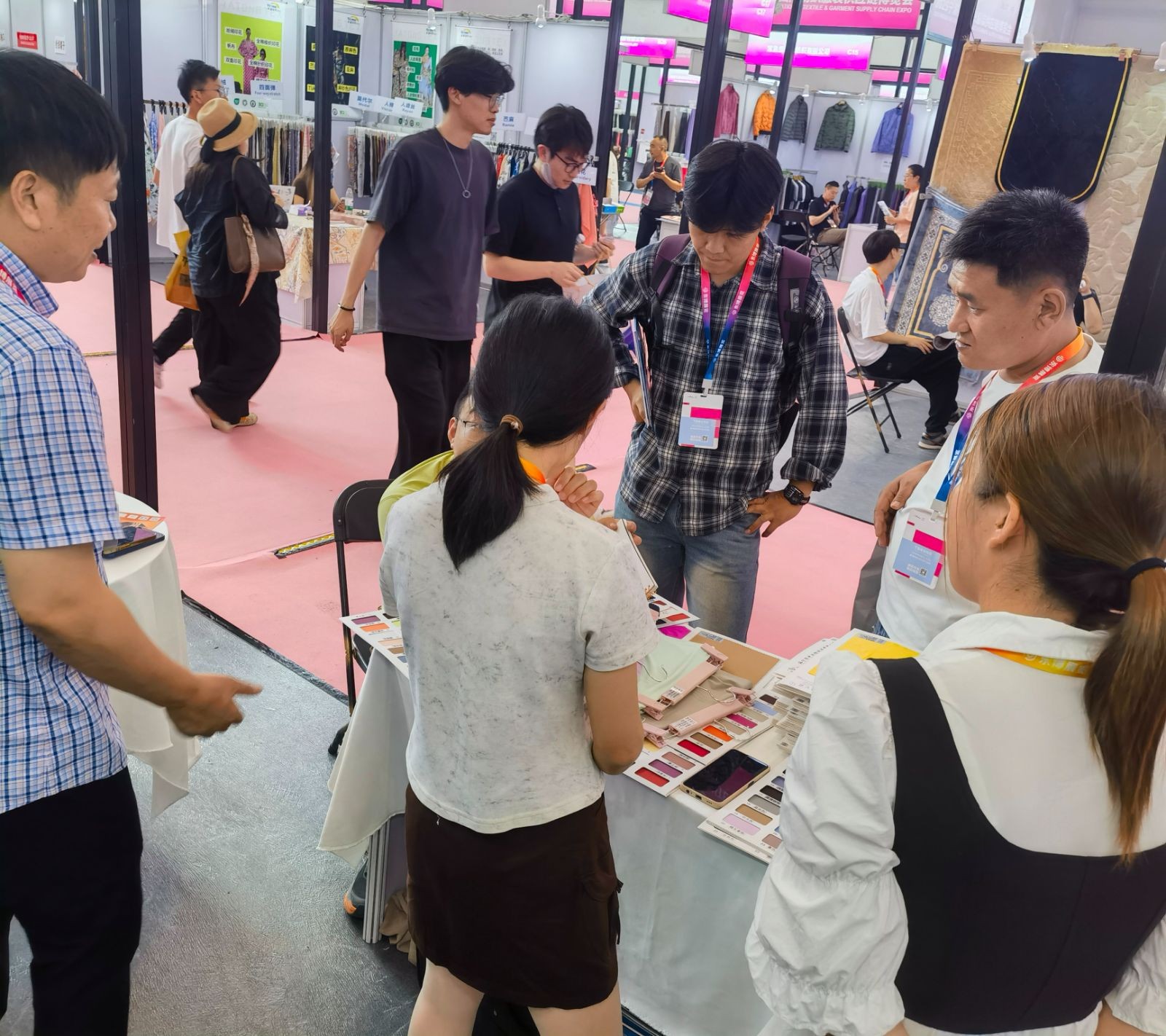 COTV全球直播-海宁市申兴纺织品有限公司专业开发生产：锦纶66系列、莱卡系列、裸感系列、罗纹系列、防晒系列、仿棉系列、T恤系列、抓绒系列以及各种辅料系列等纺织产品，欢迎大家光临！