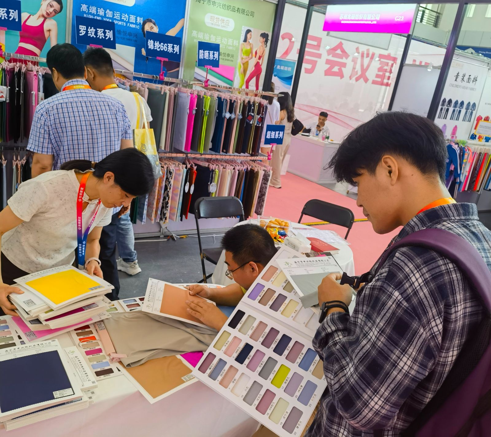 COTV全球直播-海宁市申兴纺织品有限公司专业开发生产：锦纶66系列、莱卡系列、裸感系列、罗纹系列、防晒系列、仿棉系列、T恤系列、抓绒系列以及各种辅料系列等纺织产品，欢迎大家光临！