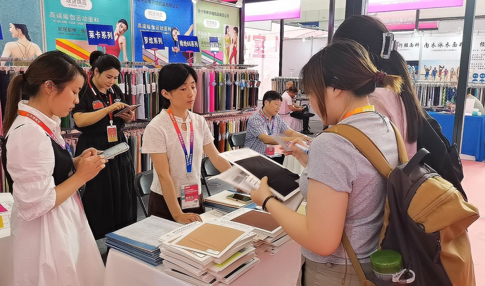 COTV全球直播-海宁市申兴纺织品有限公司专业开发生产：锦纶66系列、莱卡系列、裸感系列、罗纹系列、防晒系列、仿棉系列、T恤系列、抓绒系列以及各种辅料系列等纺织产品，欢迎大家光临！