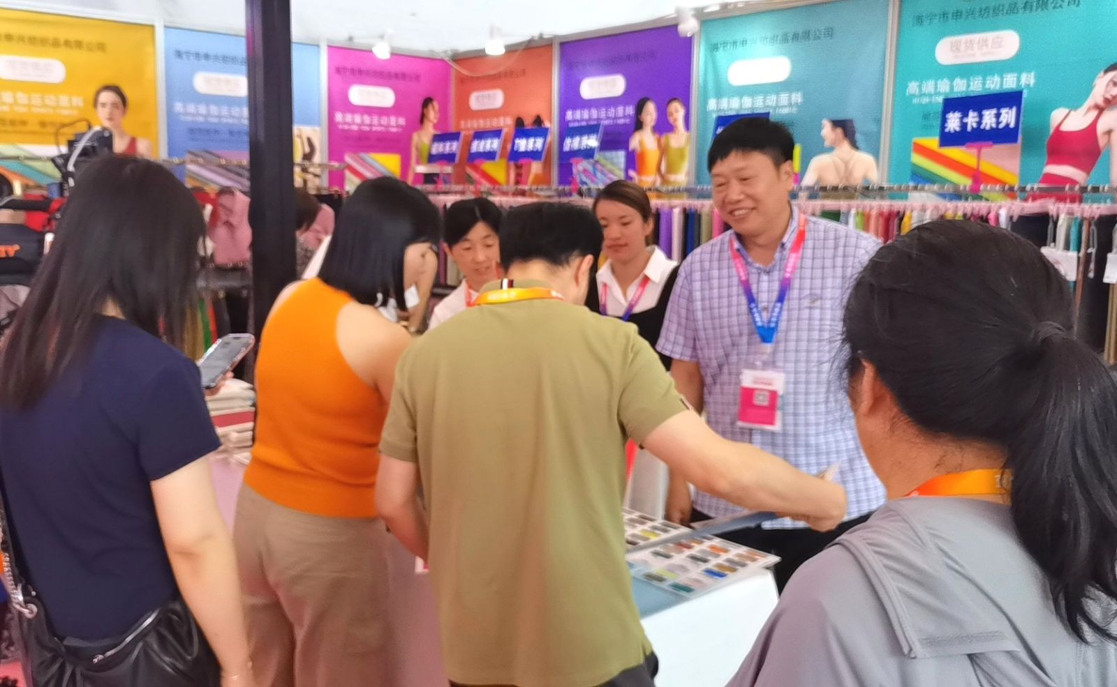 COTV全球直播-海宁市申兴纺织品有限公司专业开发生产：锦纶66系列、莱卡系列、裸感系列、罗纹系列、防晒系列、仿棉系列、T恤系列、抓绒系列以及各种辅料系列等纺织产品，欢迎大家光临！