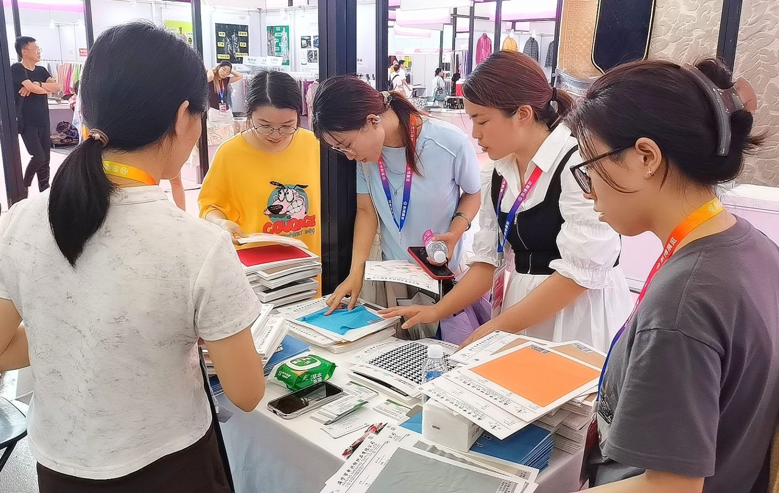 COTV全球直播-海宁市申兴纺织品有限公司专业开发生产：锦纶66系列、莱卡系列、裸感系列、罗纹系列、防晒系列、仿棉系列、T恤系列、抓绒系列以及各种辅料系列等纺织产品，欢迎大家光临！
