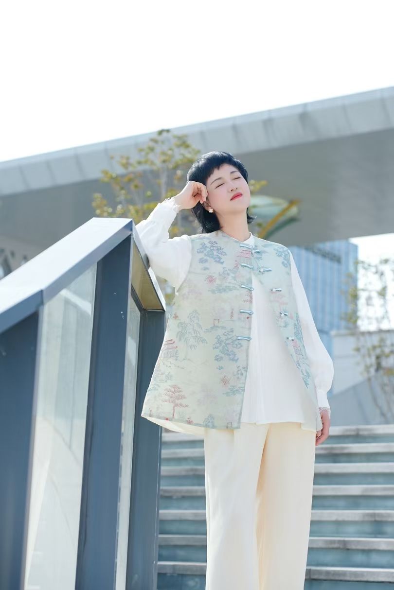 COTV全球直播-杭州衣真无界有限公司专业设计研发生产“独立设计师品牌”系列时尚女装、休闲男装，春秋时新服装等产品，欢迎大家光临！