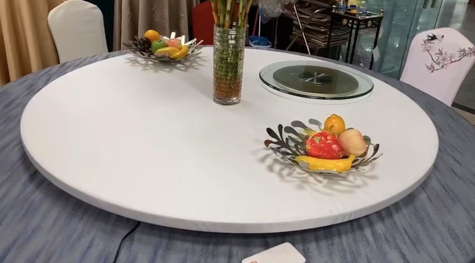 COTV全球直播-杭州亚宝酒店用品有限公司专业设计生产：酒店宴会餐桌椅、各类玻璃不锈钢智能转盘等酒店家具、酒店台布、围裙、椅套等酒店布草产品，欢迎大家光临！