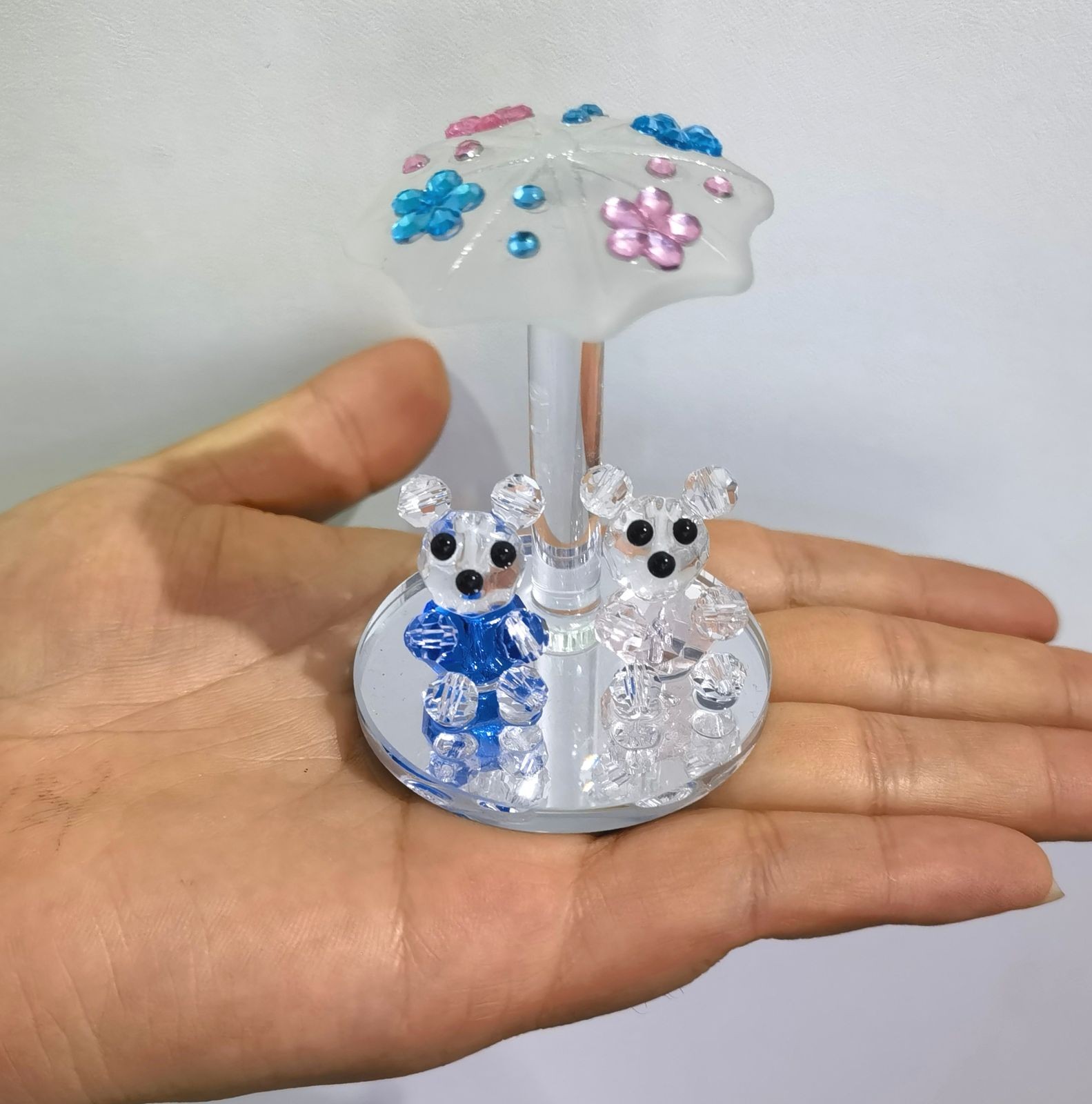 COTV全球直播-浦江县黄氏水晶有限公司专业研发生产：水晶工艺玻璃球、水晶动物、水晶玩偶工艺品，水晶摆件、水晶奖牌等水晶工艺产品，欢迎大家光临！
