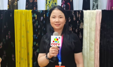 COTV全球直播-绍兴其云纺织品有限公司专业经营：梭织真丝丝绒、真丝丝绒烂花、真丝弹力丝绒烫金等产品，公司经营真丝绒系列产品已有30多年历史，欢迎大家光临采购！