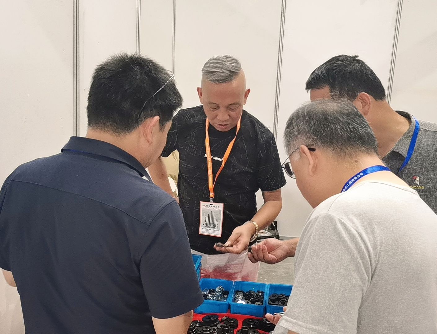COTV全球直播-永康市奇拓工贸有限公司专业生产角磨压板；锐奇7寸、新7寸电圆铸压板；反锁S压板；100～180法兰；200型、切割机、开槽机、快换离心、粉末角磨压板等产品，欢迎大家光临！