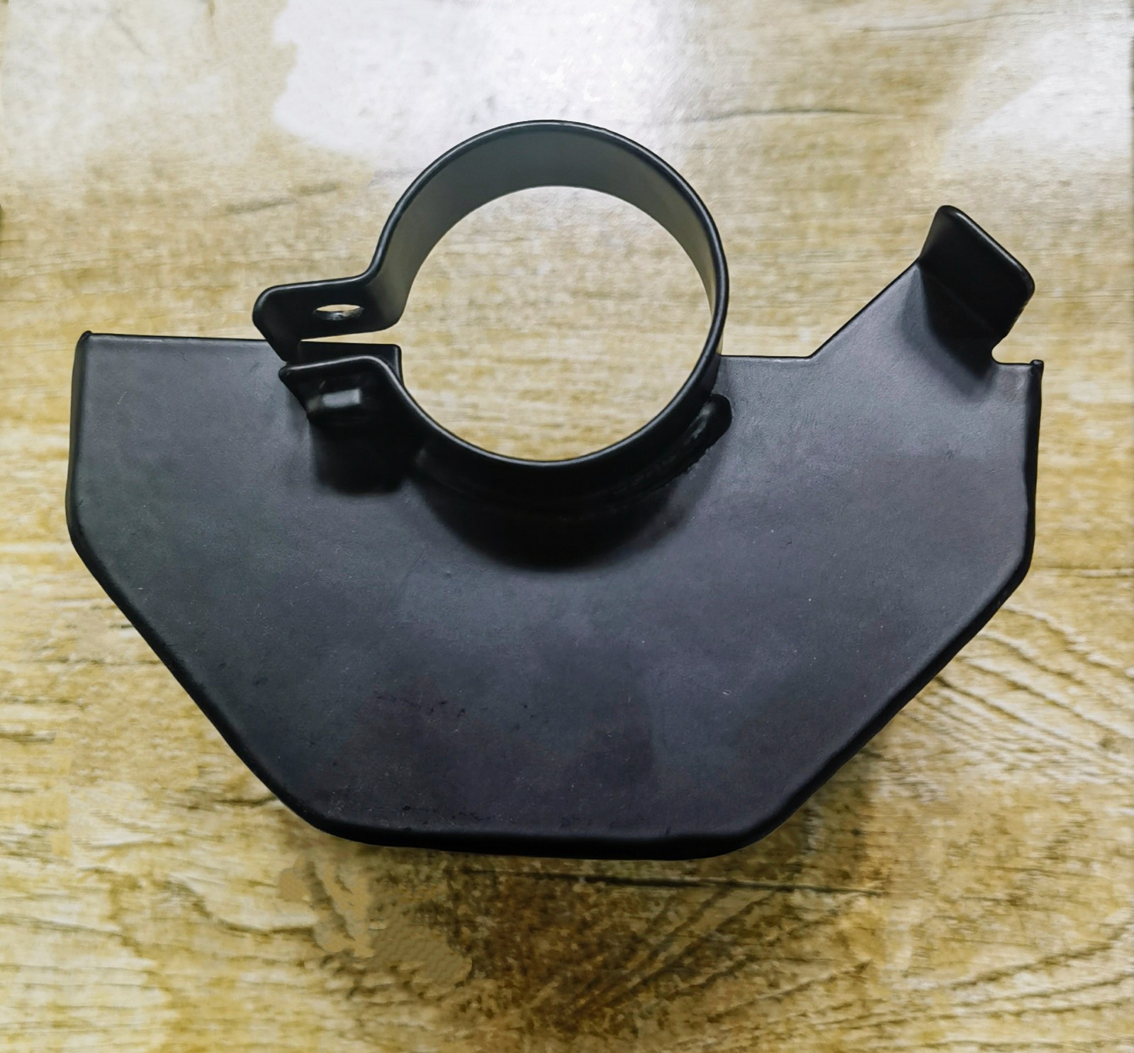 永康市东城亿锴电动工具配件厂专业生产：各种砂轮罩、板手、中间盖、压盖、防尘盖、底板、消声器以及各型号铁、塑料消声器等产品，欢迎大家光临！