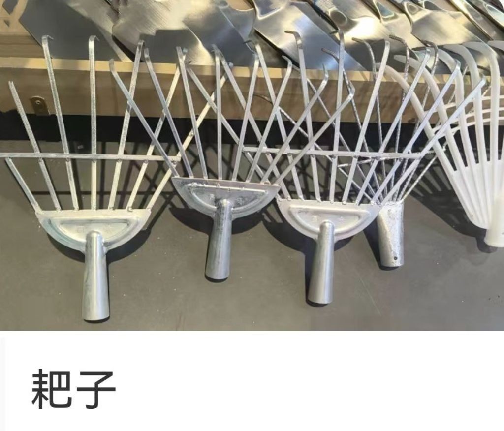 COTV全球直播：重庆市大足区吉雪瑞祥工具厂专业生产：农用镰刀、铁锹、园林镐、园林锄、园林耙、多功能铁锹、大小铲子、弯箍机、抹泥板、枝剪、搅灰杆、不锈钢砖刀等产品，欢迎大家光临！