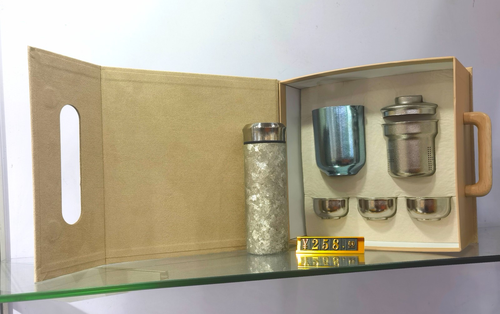 COTV全球直播-浙江辉泓工贸有限公司专业生产:厨房旋转调味架、汤婆子、铜茶壶、铜盆、香炉、热水壶、纯钛茶壶、旅行水壶，纯钛杯等产品，欢迎大家光临！