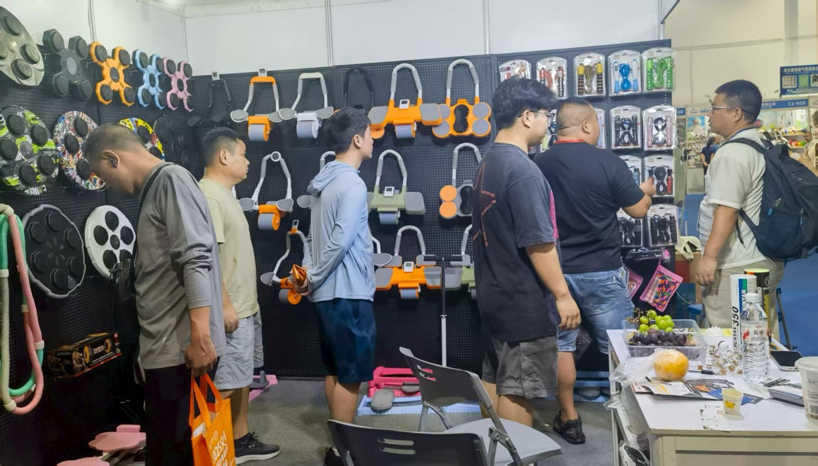 COTV全球直播-永康市凯威体育用品有限公司专业生产:跳绳、呼啦圈、拳击靶、扭腰机、滑雪机、摇摆哑铃、健腹轮.走步机.臂力器.健腹板.普拉提圈.等体育健身产品，欢迎大家光临！