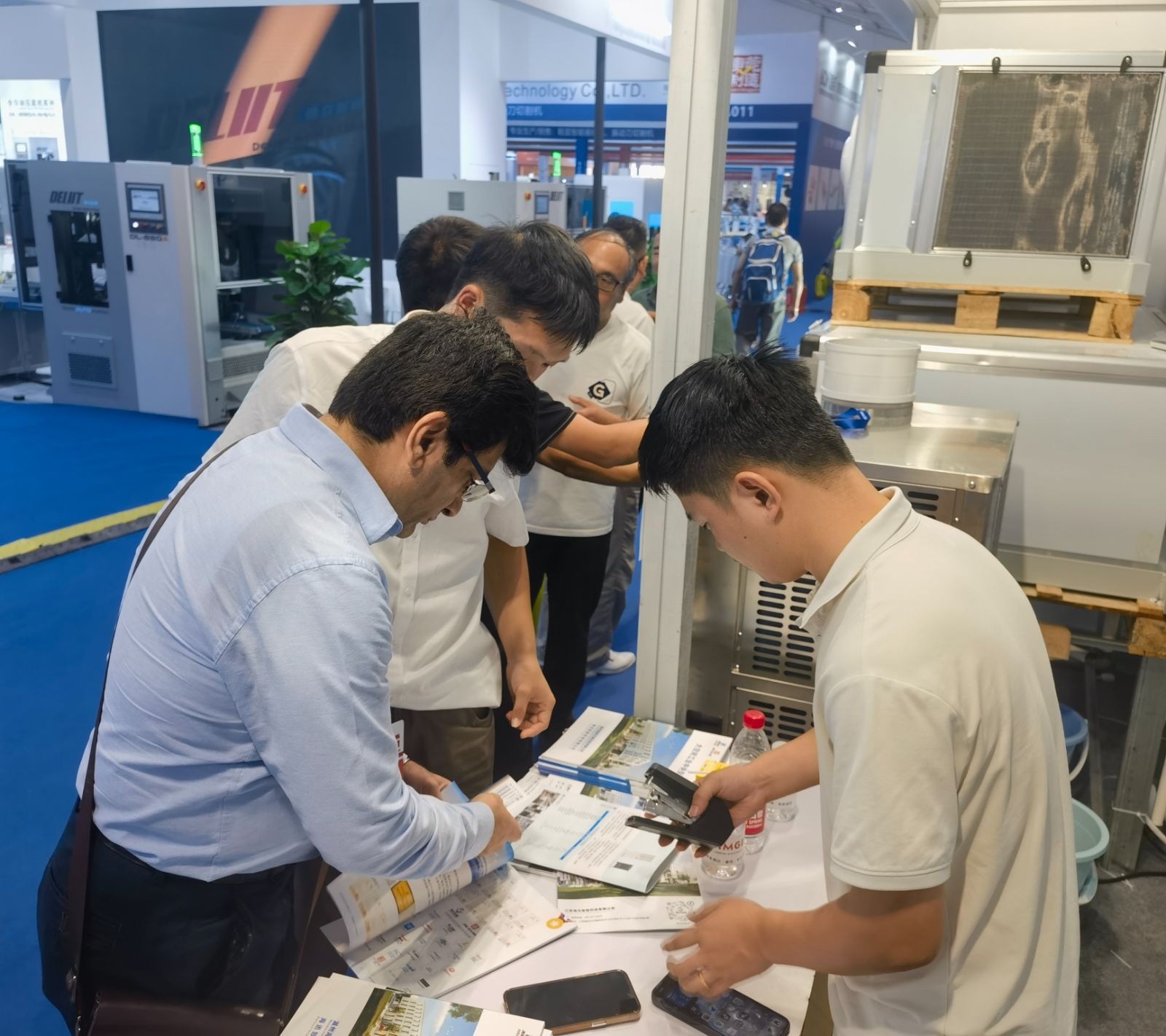 COTV全球直播-温州海境空调设备有限公司、江西海汛智能科技有限公司专业生产柜式水氟一体冷暖空调、吊顶式水氟射流冷暖一体空调等产品，欢迎大家光临！