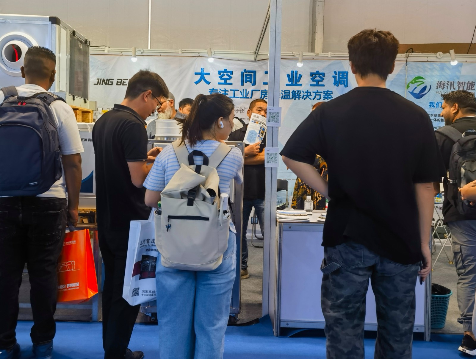 COTV全球直播-温州海境空调设备有限公司、江西海汛智能科技有限公司专业生产柜式水氟一体冷暖空调、吊顶式水氟射流冷暖一体空调等产品，欢迎大家光临！