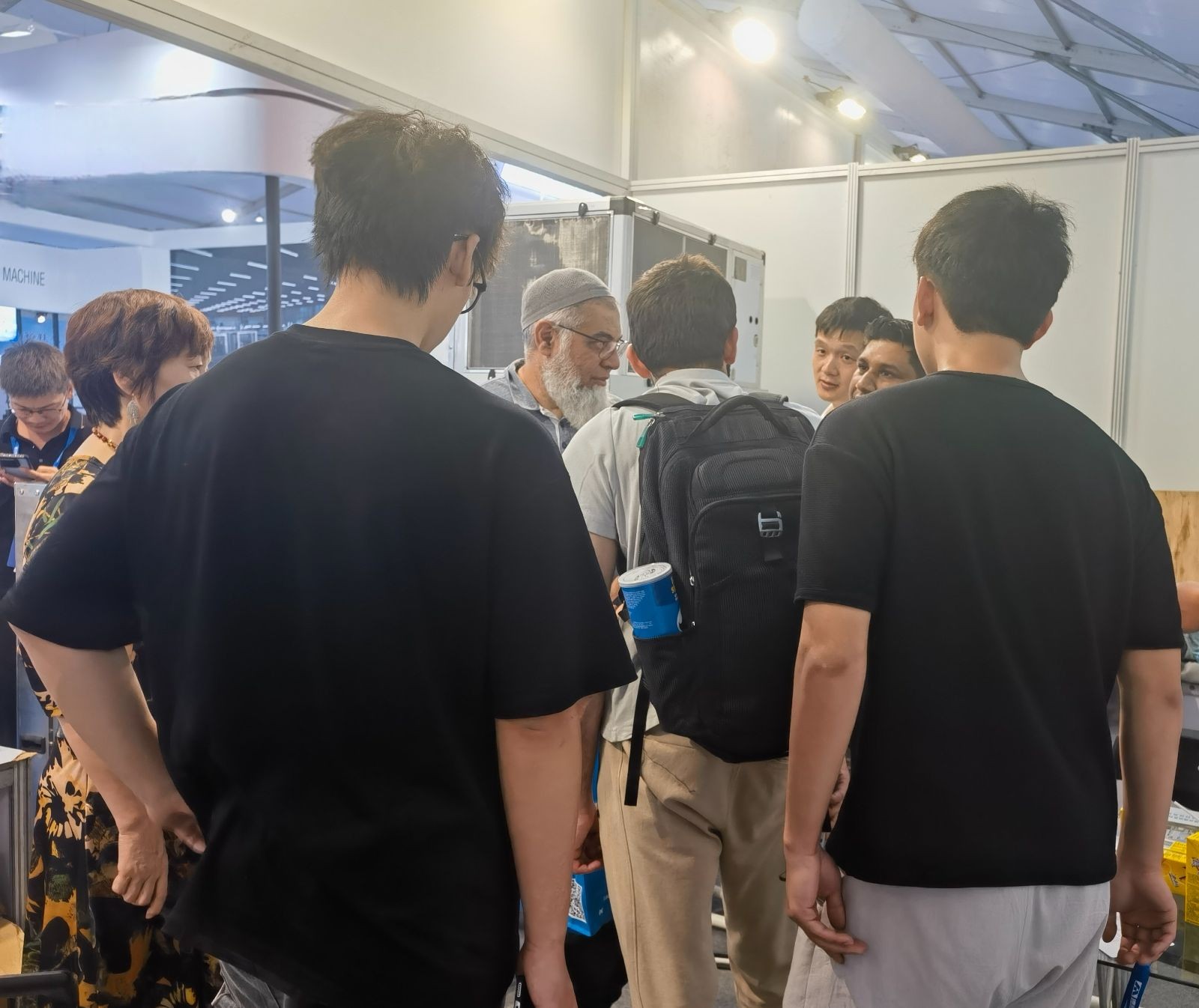 COTV全球直播-温州海境空调设备有限公司、江西海汛智能科技有限公司专业生产柜式水氟一体冷暖空调、吊顶式水氟射流冷暖一体空调等产品，欢迎大家光临！