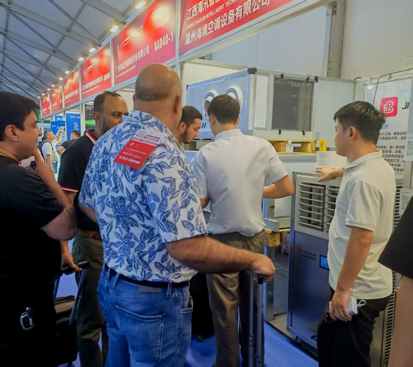 COTV全球直播-温州海境空调设备有限公司、江西海汛智能科技有限公司专业生产柜式水氟一体冷暖空调、吊顶式水氟射流冷暖一体空调等产品，欢迎大家光临！