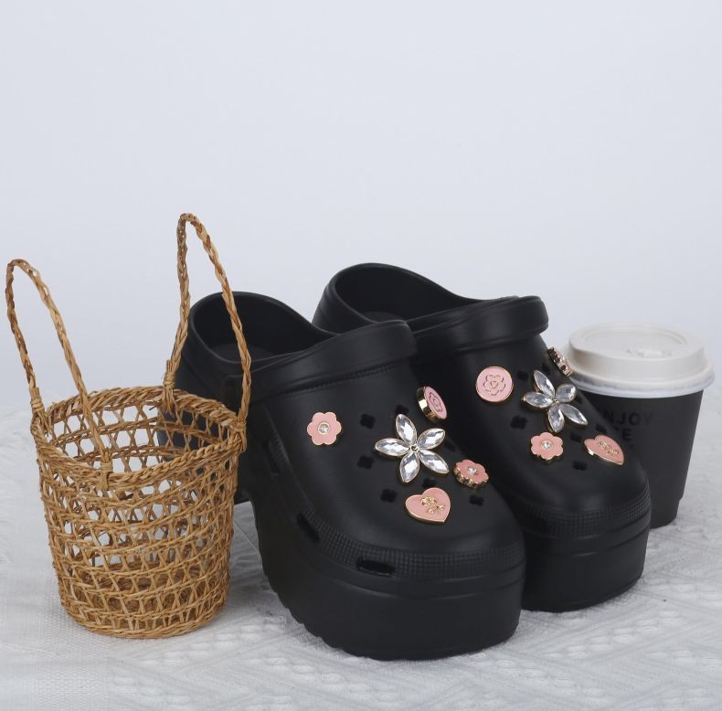 COTV全球直播-温州精诚饰品有限公司专业生产:旅游鞋饰品、休闲鞋饰品、洞洞鞋饰品、运动鞋饰品、各种手是包饰品等产品，欢迎大家光临！