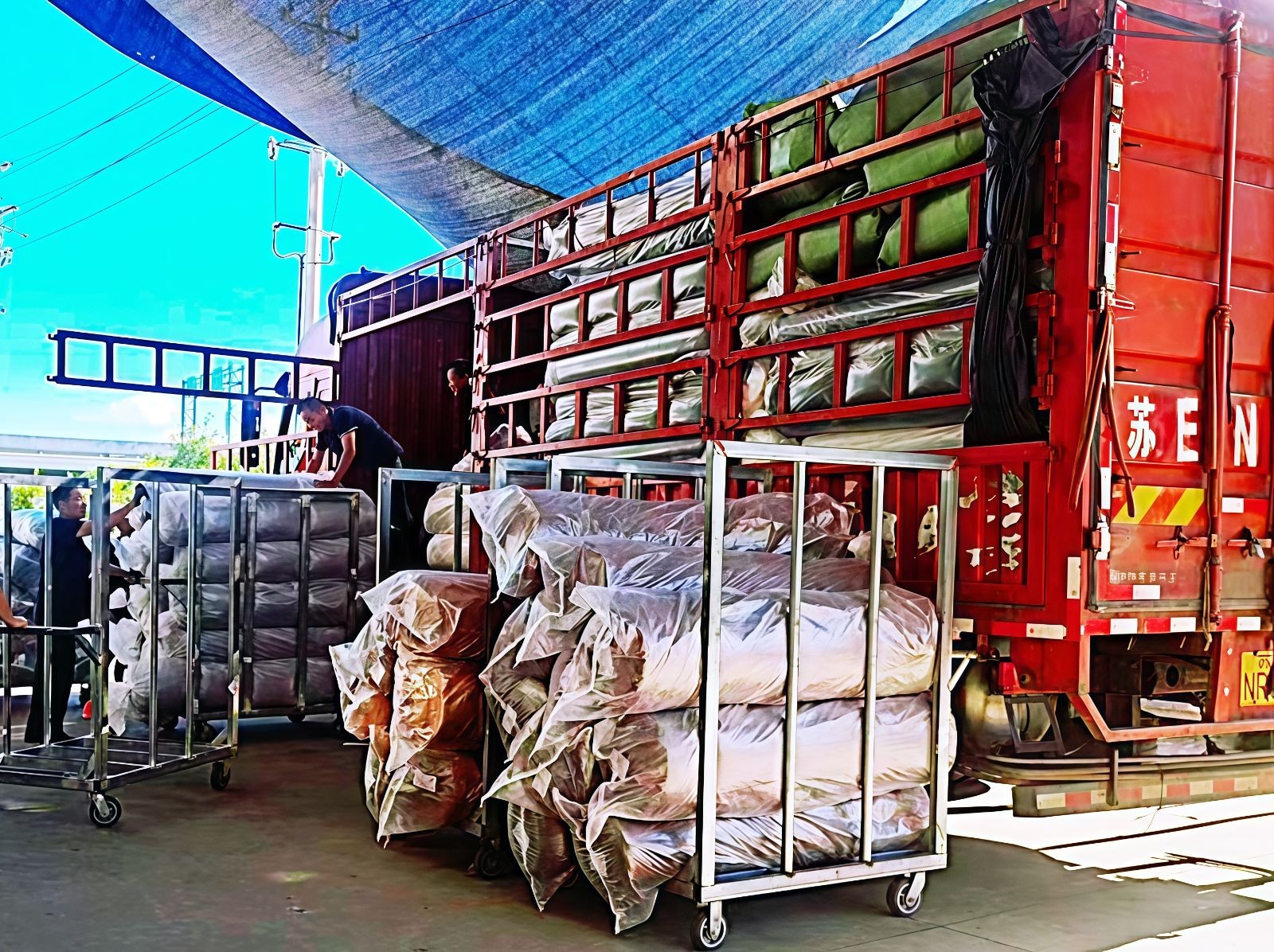 COTV全球直播-温岭市辰和鞋材有限公司、温岭市横峰格美布行经营:三层网、编织布、牛津布、仿真羊毛、莱卡弹力布、飞织布、长毛绒、麂皮绒、蒙古绒、毛毡布、水晶超柔，里布、热熔胶等产品，欢迎大家光临！