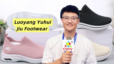 COTV全球直播-洛阳誉回九鞋业有限公司专集开发、设计、生产、销售为一体的鞋类制造企业，公司主要生产:PVC、PU休闲布鞋、飞织鞋等鞋类产品，欢迎大家光临！