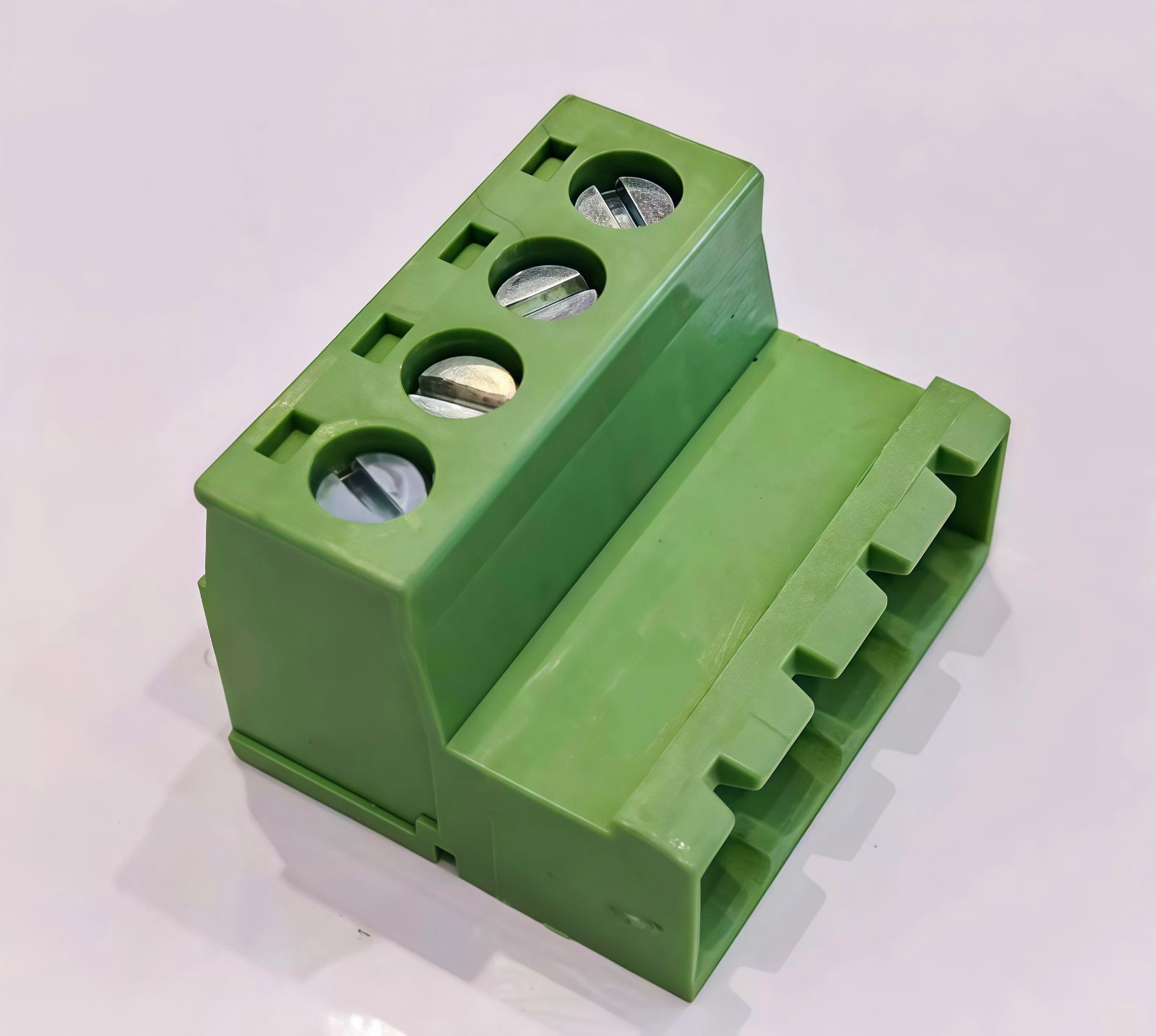 COTV全球直播-浙江骐跃接插件有限公司专业生产“HXHX”端子、胶壳、针座、插片、护套、铜带、压线帽、冷压端子、轻触开关、船形及微动开关、PVC管、继电器等电子元件，欢迎大家光临！