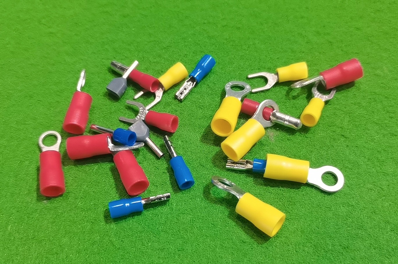 COTV全球直播-浙江骐跃接插件有限公司专业生产“HXHX”端子、胶壳、针座、插片、护套、铜带、压线帽、冷压端子、轻触开关、船形及微动开关、PVC管、继电器等电子元件，欢迎大家光临！