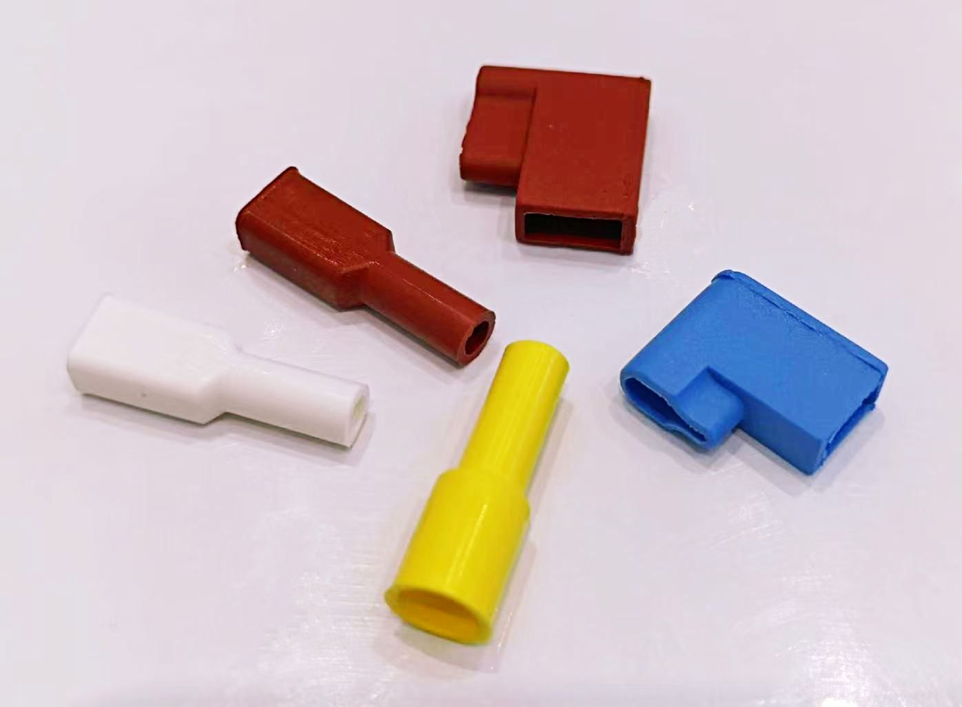 COTV全球直播-浙江骐跃接插件有限公司专业生产“HXHX”端子、胶壳、针座、插片、护套、铜带、压线帽、冷压端子、轻触开关、船形及微动开关、PVC管、继电器等电子元件，欢迎大家光临！