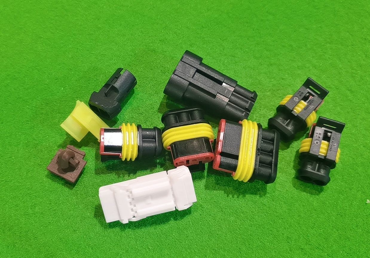 COTV全球直播-浙江骐跃接插件有限公司专业生产“HXHX”端子、胶壳、针座、插片、护套、铜带、压线帽、冷压端子、轻触开关、船形及微动开关、PVC管、继电器等电子元件，欢迎大家光临！