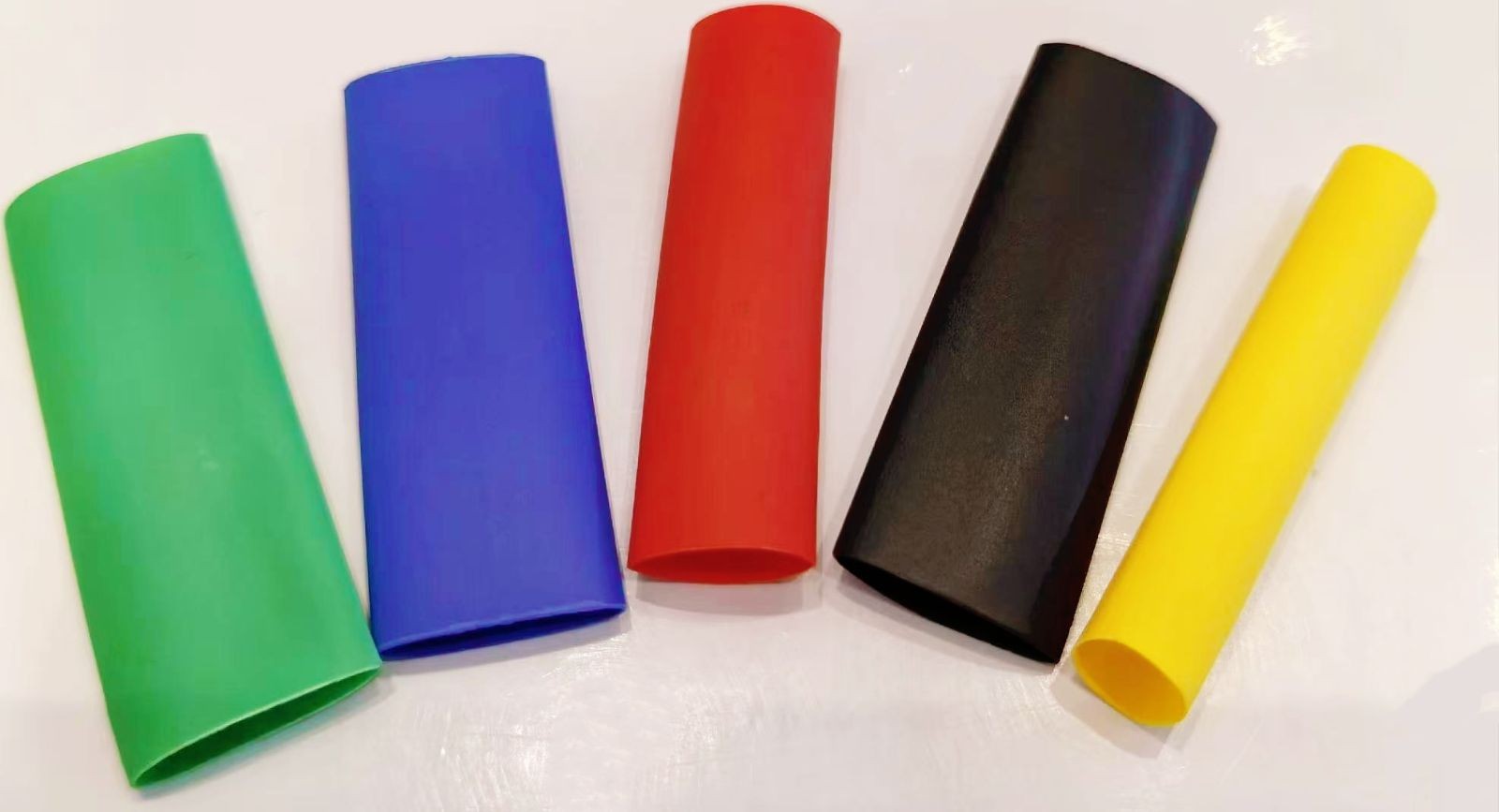 COTV全球直播-浙江骐跃接插件有限公司专业生产“HXHX”端子、胶壳、针座、插片、护套、铜带、压线帽、冷压端子、轻触开关、船形及微动开关、PVC管、继电器等电子元件，欢迎大家光临！