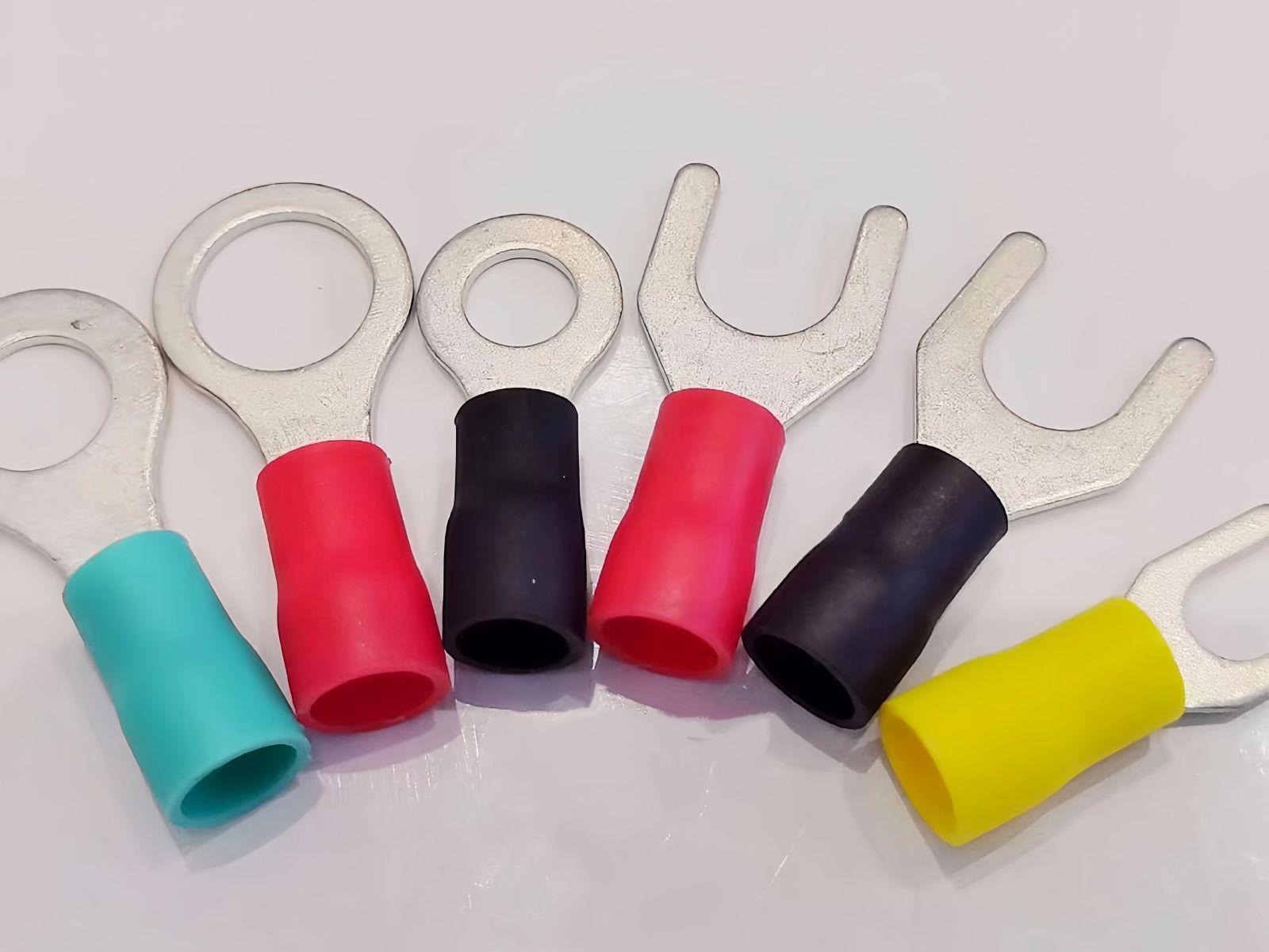 COTV全球直播-浙江骐跃接插件有限公司专业生产“HXHX”端子、胶壳、针座、插片、护套、铜带、压线帽、冷压端子、轻触开关、船形及微动开关、PVC管、继电器等电子元件，欢迎大家光临！