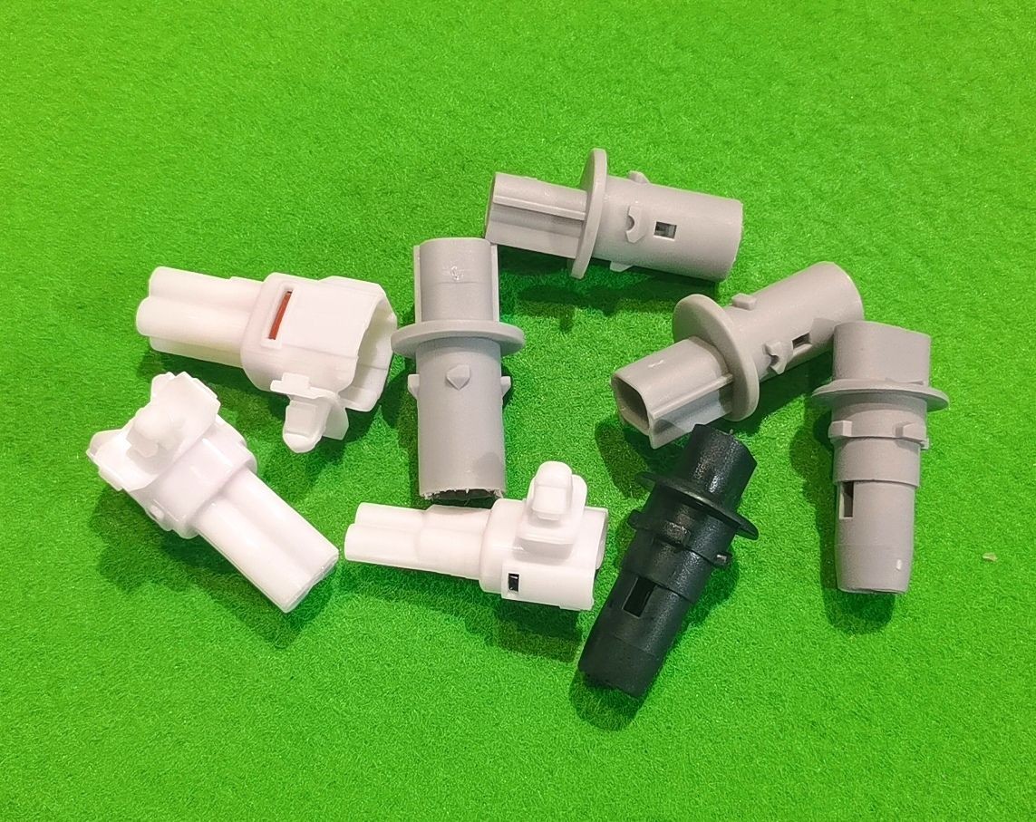 COTV全球直播-浙江骐跃接插件有限公司专业生产“HXHX”端子、胶壳、针座、插片、护套、铜带、压线帽、冷压端子、轻触开关、船形及微动开关、PVC管、继电器等电子元件，欢迎大家光临！